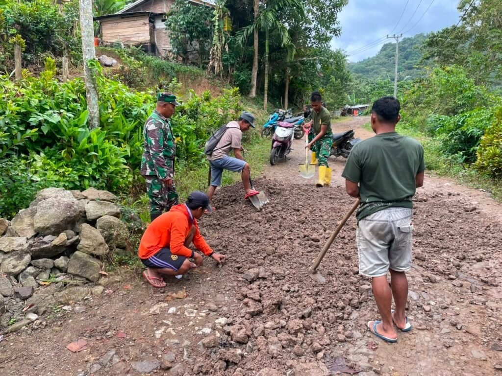 Kolaborasi Manual Satgas TMMD dan Warga Perkuat Kemanunggalan di Desa Pattuku