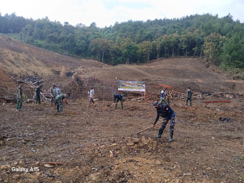 Penanaman Alpukat di Desa Langi: Upaya Penguatan Cadangan Pangan Berbasis Lokal