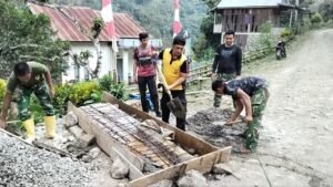 Gotong Royong Satgas TMMD dan Masyarakat Sasar Perbaikan Dekker Kecamatan Bontocani