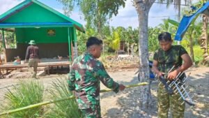 Aksi Peltu Wahyu di Barito Kuala: Menyematkan Televisi dan Antena pada Pos Kamling