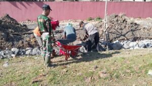 Desa Parangjoro Sukoharjo Terik Matahari Siang Saat Satgas TMMD Berkegiatan