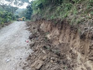 Pengerukan Parit TMMD 129 Bone, Investasi Kecil untuk Jalan Desa Awet