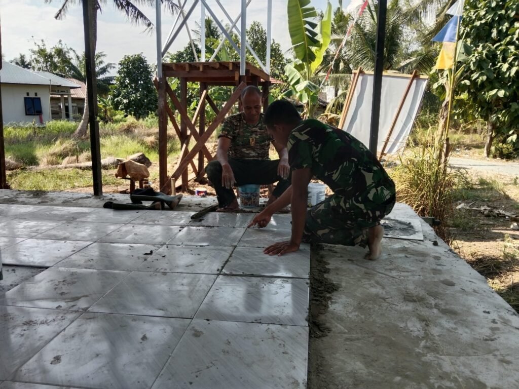 Keramik Menutupi Lantai Mushola Darul Istiqomah, Warga Mulai Rasakan Perubahan
