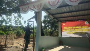 Parangjoro Selesaikan Pekerjaan Akhir Pos Siskamling untuk Keamanan Ronda
