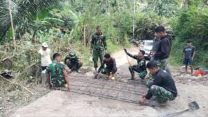 Dekker Watangcani Dibenahi, Warga Bawa Peralatan Gotong Royong