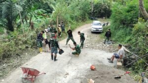 Akses Warga di Watangcani Diperbaiki, TMMD dan Warga Bergotong Royong
