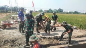 Selesai Pengacian Lantai, Gorong-gorong Plat Parang Joro Diharapkan Percepat Irigasi