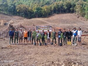 Dusun Batulappa Mulai Penghijauan dengan Tanam Alpukat Bersama Satgas TMMD