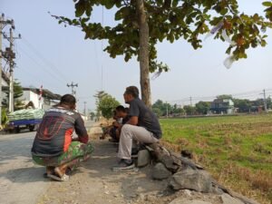 Satgas TMMD Reguler ke-129 Bangun Keakraban dengan Warga Parangjoro