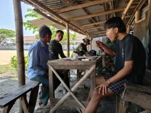 Singgah di Warung Parangjoro, Satgas TMMD Jalin Percakapan Santai dengan Warga